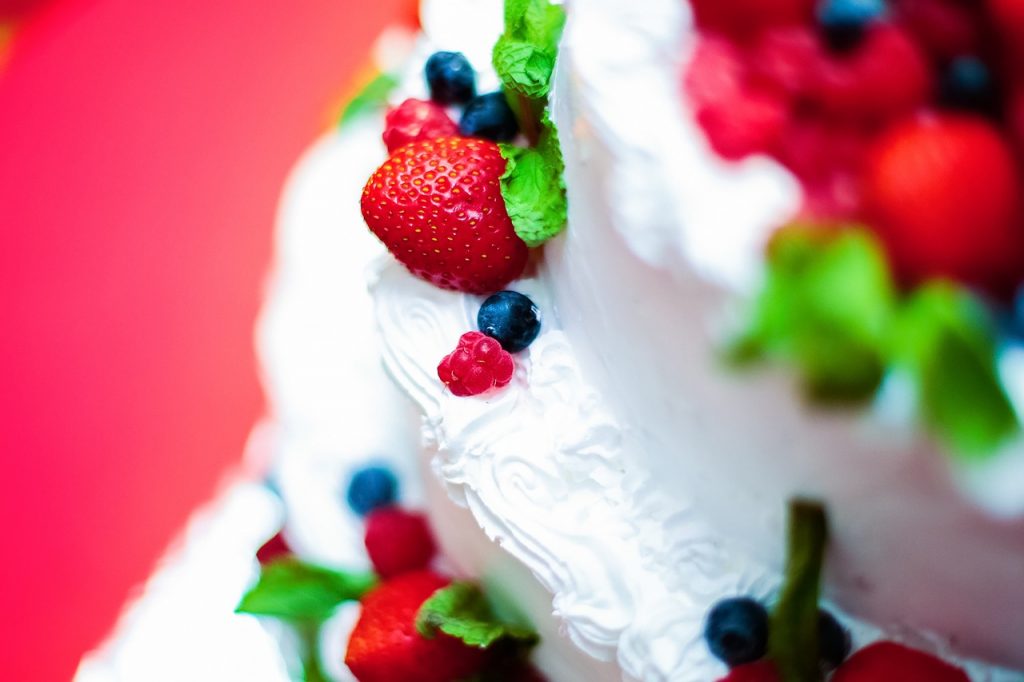 Wie Sie einen Kuchen mit Heidelbeere und Joghurt backen können