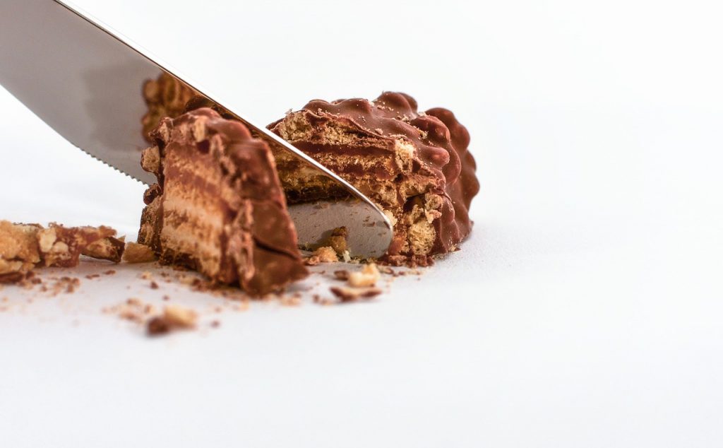 Wie Sie einen Kuchen mit Nuss und Honig backen können