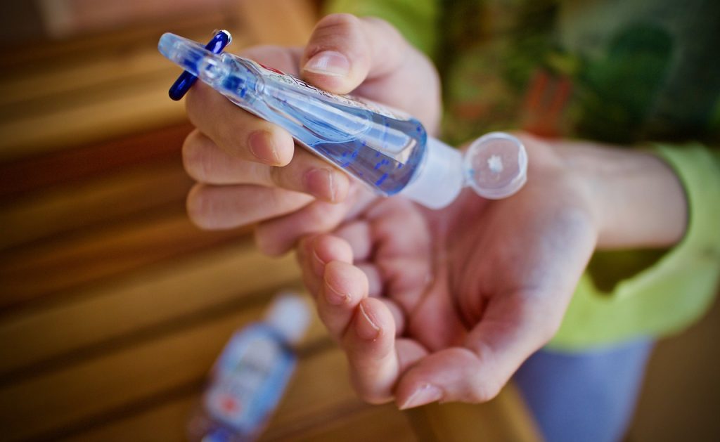 Wie Sie Ihr eigenes Handdesinfektionsmittel mit Aloe Vera und Isopropylalkohol herstellen können
